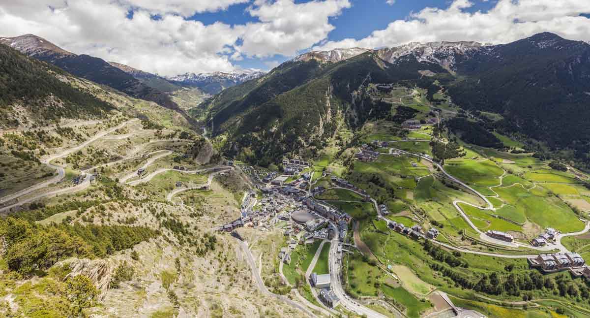 Vista de la vall de Canillo des de la muntanya